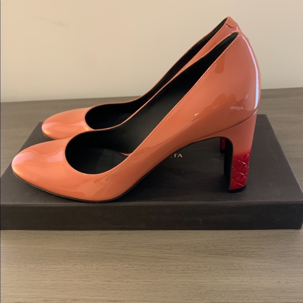 Bottega pumps